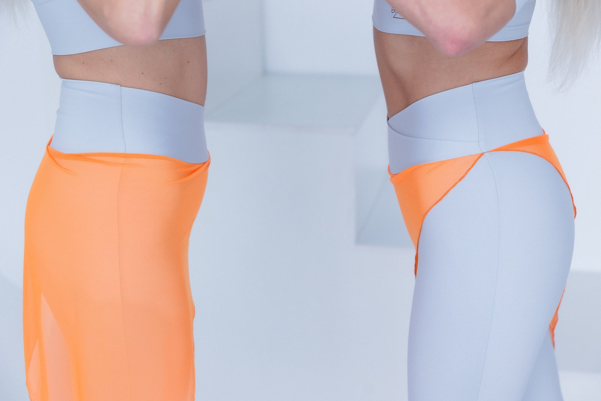 BONNA “Star Arrow” gaiši pelēki kapri legingi ar tīkla pārklājumu 
