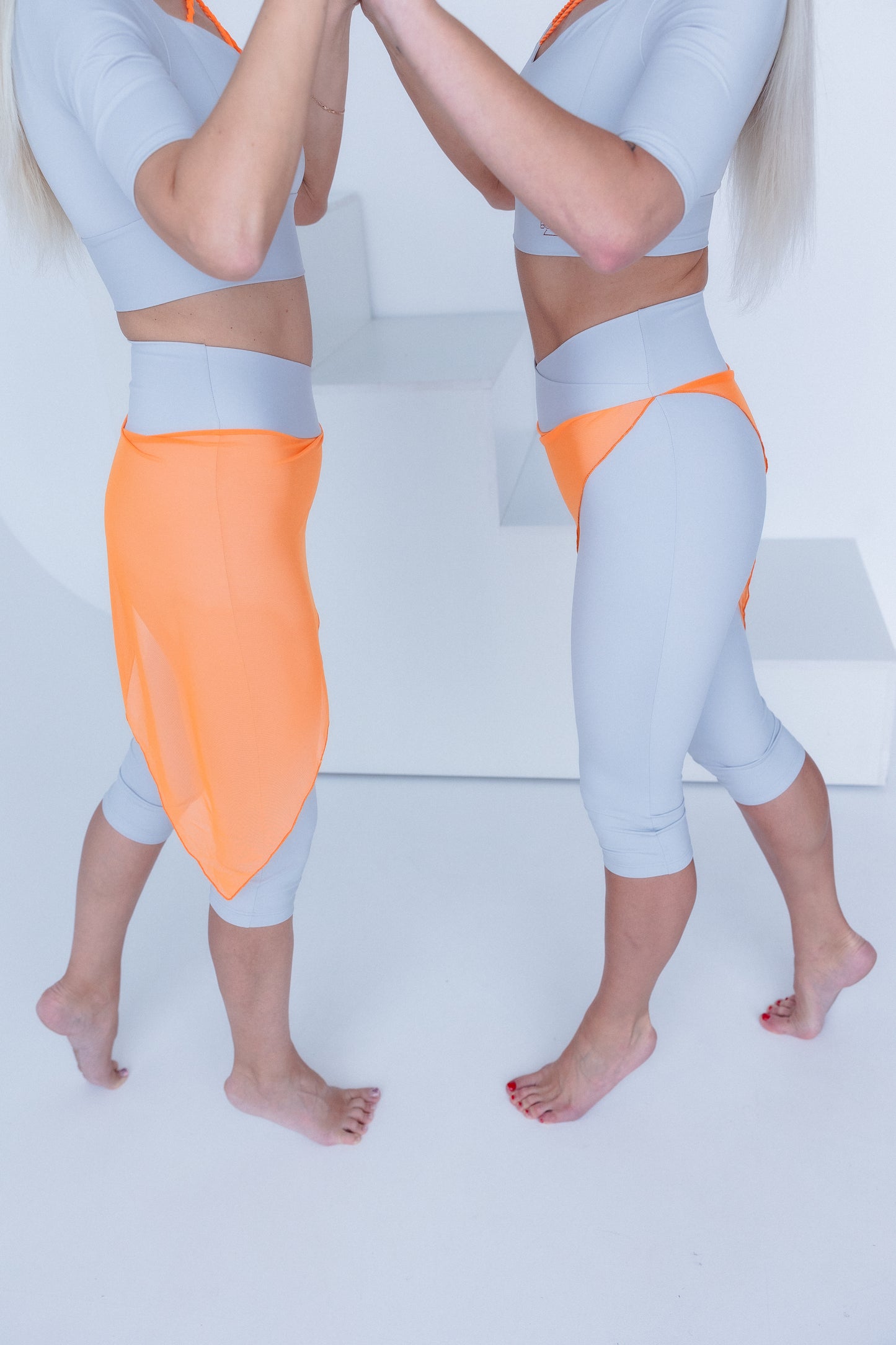 BONNA “Star Arrow” gaiši pelēki kapri legingi ar tīkla pārklājumu 
