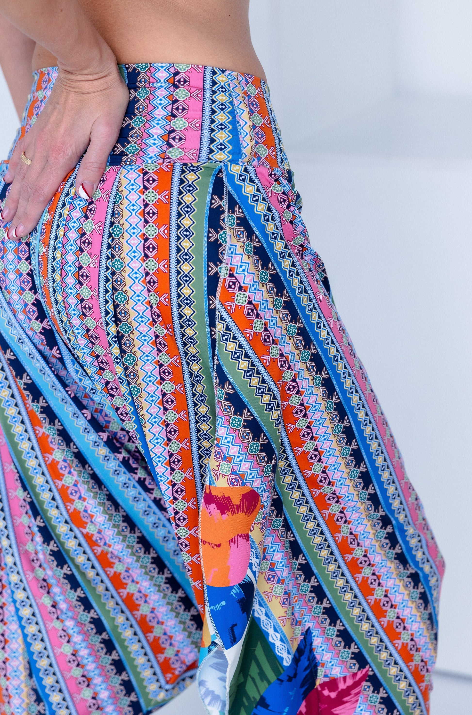 Elegantas BONNA “Morning Mist” pelēkas platas bikses dejotājas izpildījumā